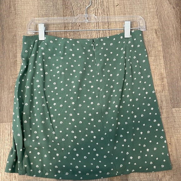 perfect summer skirt with tiny white flowers and buttons in the front - Picture 2 of 2